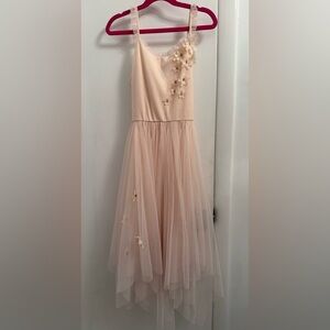 Blush pink formal dress for party / wedding. Chiffon and flower details.